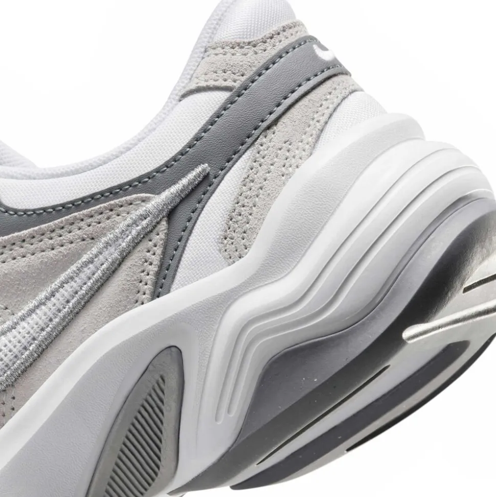 Nike AL8