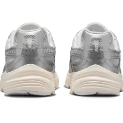 Nike Initiator