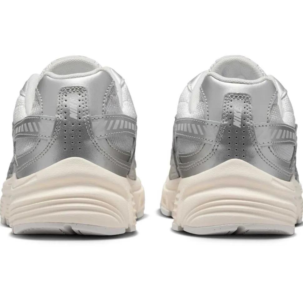 Nike Initiator