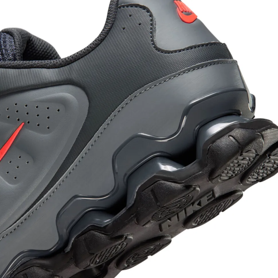Nike Reax 8
