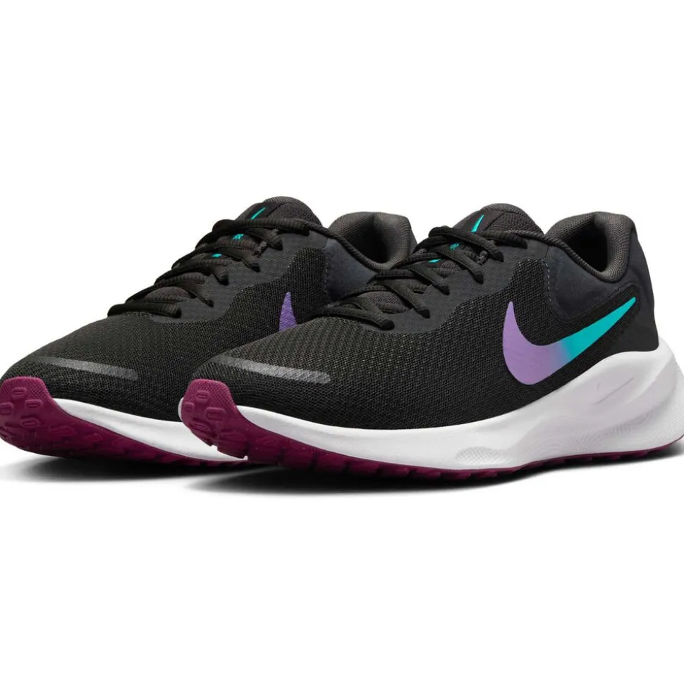 Nike Revolution 7