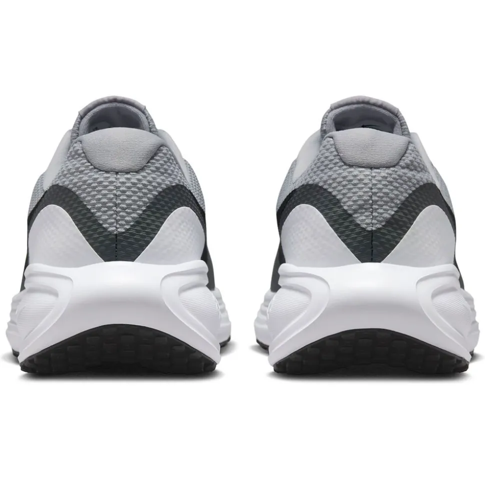 Nike Revolution 8