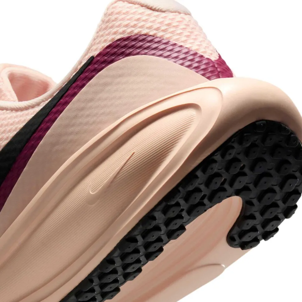 Nike Revolution 8