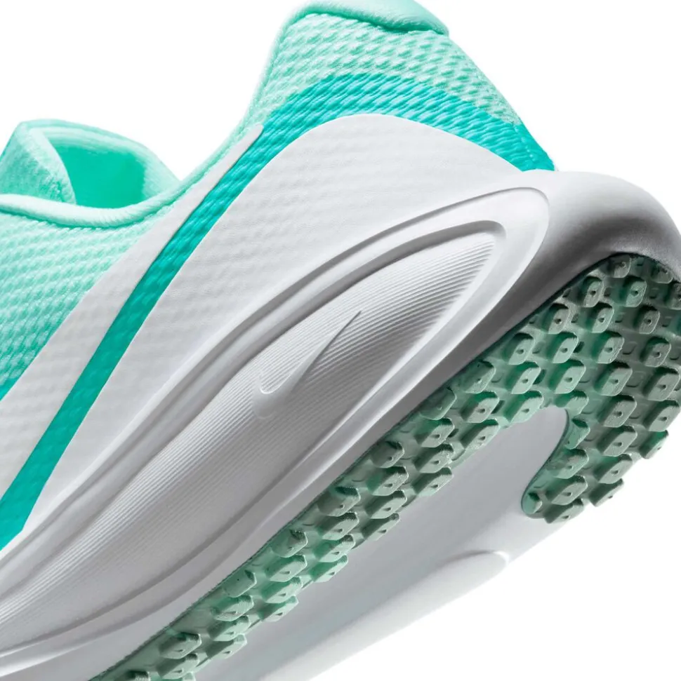 Nike Revolution 8