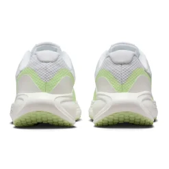 Nike Revolution 8