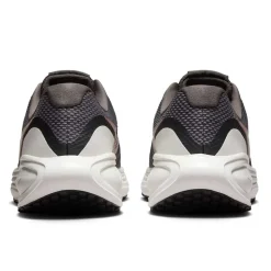Nike Revolution 8