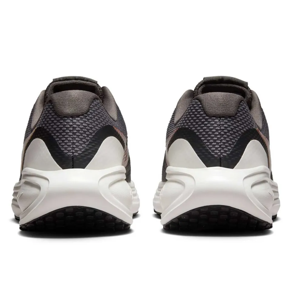 Nike Revolution 8