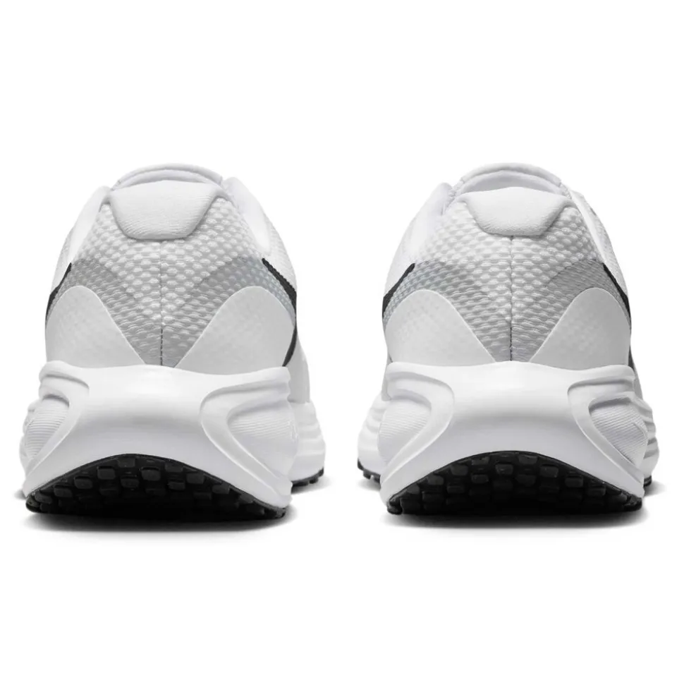 Nike Revolution 8