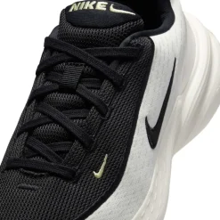 Nike Uplift SC